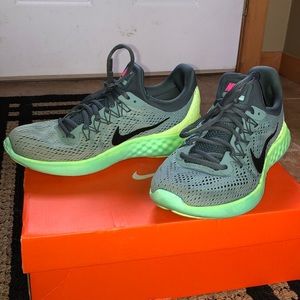 💕Greenish yellow grey Nike skyelux shoes💕